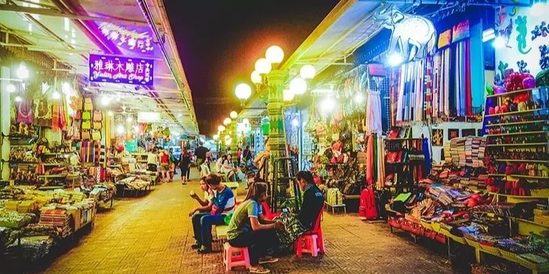 Người dân khu chợ đêm Bavet thân thiện